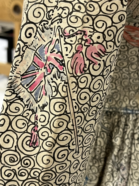 Black swirled pattern on the sleeve with a coloured Union Jack flag detail